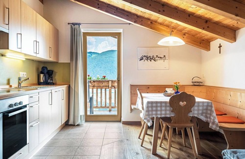 Albions Apartment | Holiday Apartment "Dolomiten Winklerhof" with Mountain View, Garden & Wi-Fi