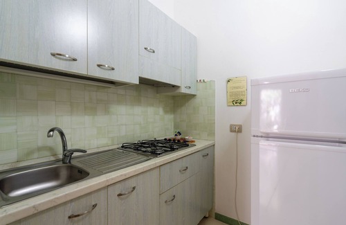 Ugento Apartment | Holiday Apartment "Domus Mea Salento Arazzo Giallo" with Shared Pool, Shared Terrace & Wi-Fi