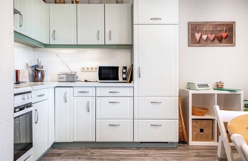 Blankensee Apartment | Holiday Apartment "Eichenhof" with Shared Terrace, Private Garden and Wi-Fi