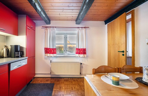 Bargenstedt Apartment | Holiday Apartment 'Ferienwohnung Reet Op De Eck' with Shared Garden and Wi-Fi