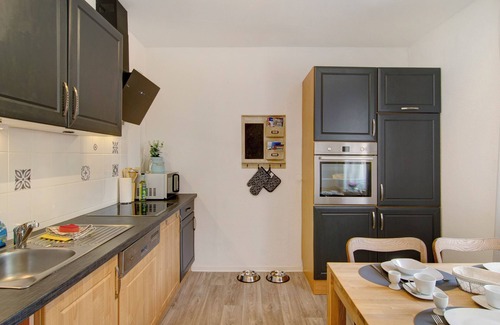 Warsingsfehn Apartment | Holiday Apartment "Fahrradland Meer" with Private Terrace and Wi-Fi