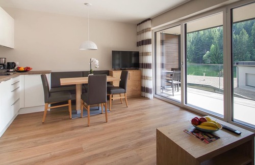 Avelengo Apartment | Holiday Apartment 'Family Suite' with Mountain View, Balcony & Wi-Fi in the ApartHotel Christine