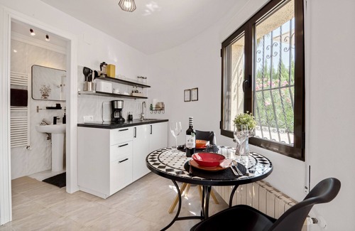 Orba Apartment | Holiday Apartment 'Ferien Bei Patricia' with Mountain View, Wi-Fi and Air Conditioning