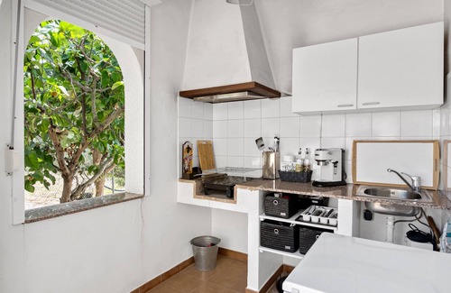 Orba Apartment | Holiday Apartment 'Ferien Bei Patricia' with Mountain View, Wi-Fi and Air Conditioning