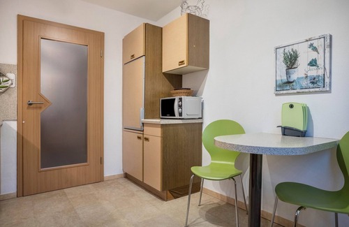 Ledeburg Apartment | Holiday Apartment 'Gästeapartment Hannover' with Shared Garden and Wi-Fi