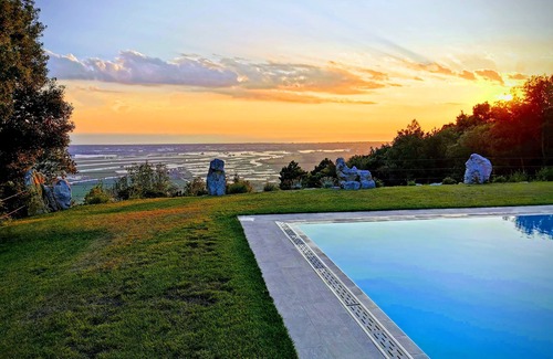 Vicopelago Apartment | Holiday apartment Ginestra with pool on the hills of Lucca view on the sea