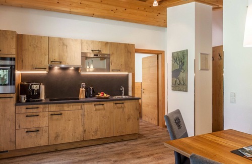 Madseit Apartment | Holiday Apartment 'Haus Marchegg - Steinbock' with Mountain View, Balcony and Wi-Fi