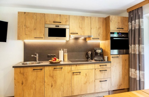 Madseit Apartment | Holiday Apartment 'Haus Marchegg - Glacier' with Mountain View, Balcony and Wi-Fi