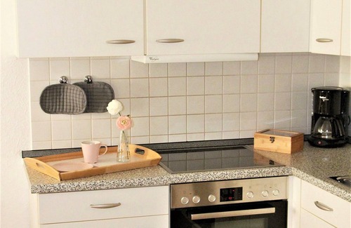 Beuren Apartment | Holiday Apartment Hogh with Beautiful Garden