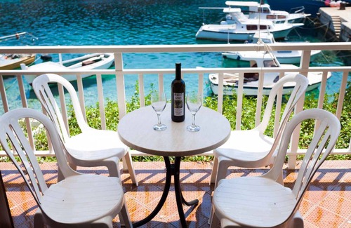 Smokvica Apartment | Holiday apartment with sea view and balcony only 50 m from the beach