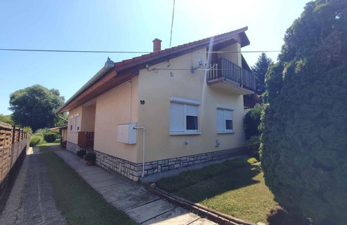 Balatonszemes Apartment | Holiday apartment near the beach in a quiet street