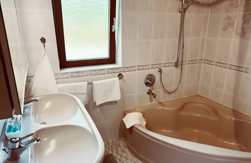 Wieden Apartment | Holiday Apartment 'Im Wiedener Hof' with Mountain View, Balcony and Wi-Fi
