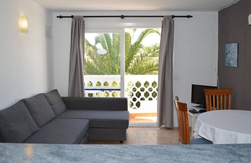 Es Canar Apartment | Holiday Apartment in a Well-Maintained Complex with Wi-Fi and Balcony