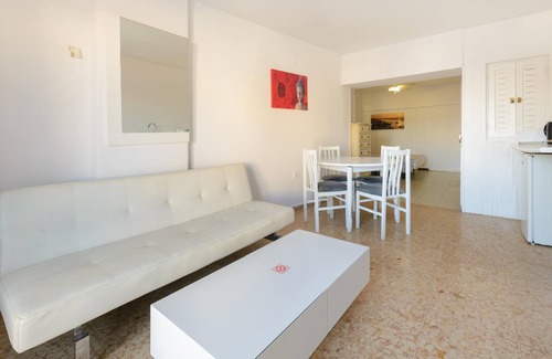 Es Canar Apartment | Holiday Apartment in a Well-Maintained Complex with AC and Terrace