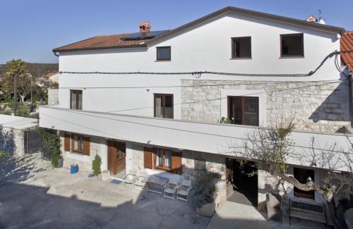 Funtana Apartment | Holiday apartment in Funtana with balcony, air conditioning, WiFi, washing machine 4982-1