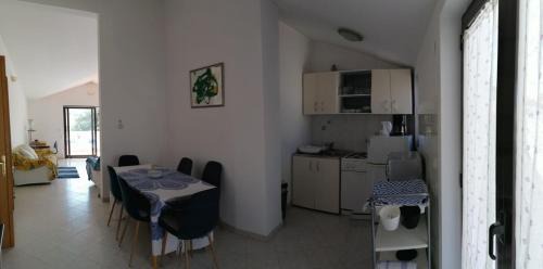 Funtana Apartment | Holiday apartment in Funtana with balcony, air conditioning, WiFi, washing machine 4982-9