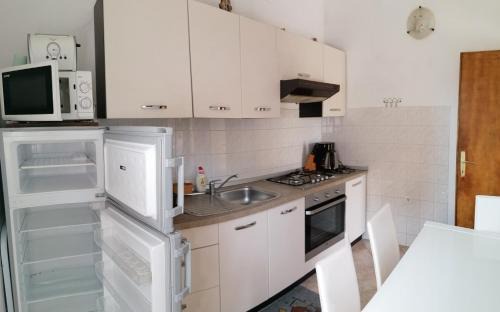 Funtana Apartment | Holiday apartment in Funtana with terrace, air conditioning, WiFi, washing machine 4990-2