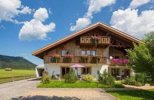 Kruen House | Holiday apartment in Krün with swimming pool