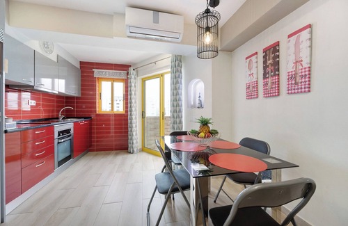 Praia da Rocha Apartment | Holiday Apartment "Karol Vaz" with Balcony, Shared Pool & Wi-Fi