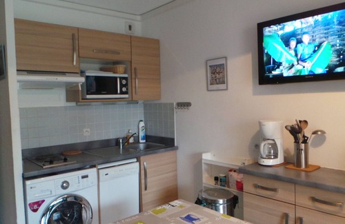 Cerbere Apartment | Holiday Apartment "La Nicrom" with Sea View, Shared Pool & Wi-Fi