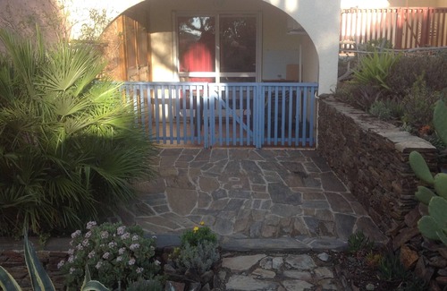 Cerbere Apartment | Holiday Apartment "La Nicrom" with Sea View, Shared Pool & Wi-Fi