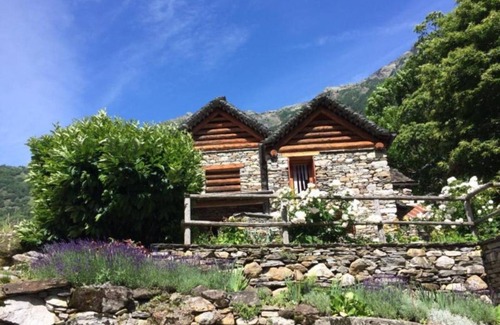 Lavizzara Apartment | Holiday apartment Menzonio for 1 - 2 persons - Twin house