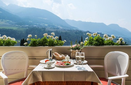 Rifiano Apartment | Holiday Apartment "Mignon 3" with Mountain View, Shared Heated Indoor Pool & Wi-Fi