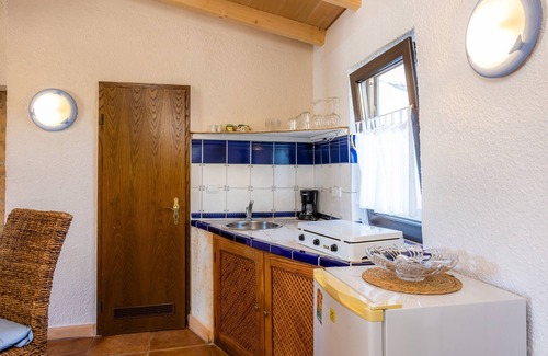Son Macia Villa | Holiday Apartment Petit 'Adults Only-Mallorca' with Shared Pool and Wi-Fi