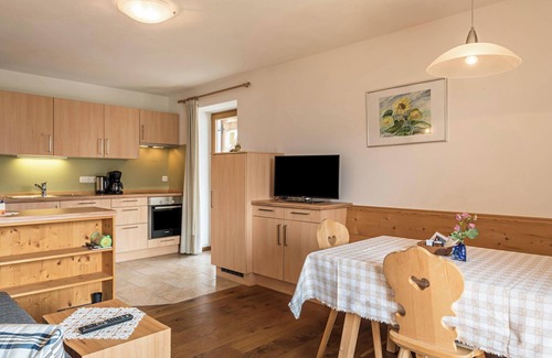 Albions Apartment | Holiday Apartment "Plose Winklerhof" with Mountain View, Balcony & Wi-Fi