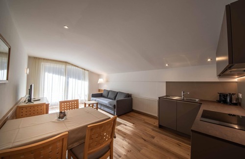 Santa Valburga Apartment | Holiday Apartment 'Pöder Karspitz' with Mountain View, Balcony, Shared Garden & Wi-Fi