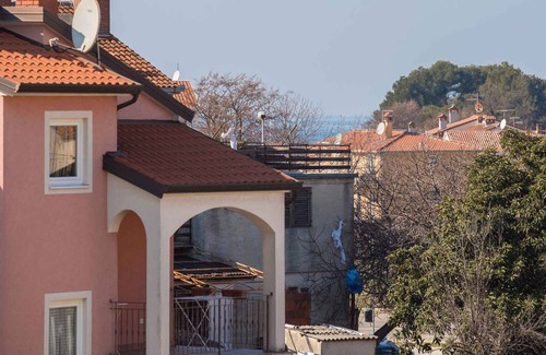 Funtana Apartment | Holiday apartment quiet area, air-conditioned, with a nice balcony