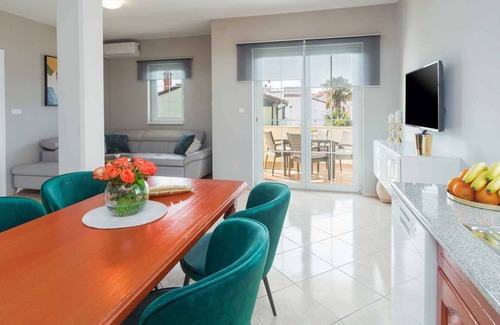 Funtana Apartment | Holiday apartment quiet area, air-conditioned, with a nice balcony