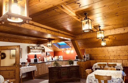 Castelrotto Apartment | Holiday Apartment 'Residenz Zirmer Wohnung Luft' with Mountain View, Shared Garden and Wi-Fi