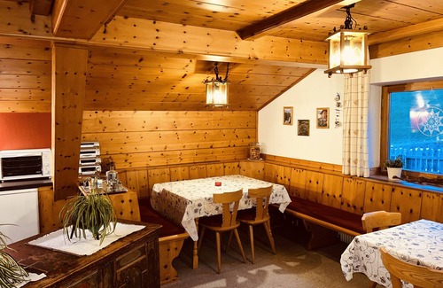 Castelrotto Apartment | Holiday Apartment 'Residenz Zirmer Wohnung Luft' with Mountain View, Shared Garden and Wi-Fi