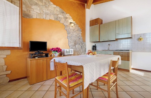 Oldesio Apartment | Holiday Apartment 'Rustico Spagnol 2' with Lake View, Pool & Wi-Fi