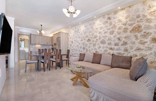 Tsoukaladhes Villa | Holiday Apartment "Suite Irida" with Sea View, 2 Terraces & Wi-Fi