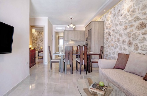 Tsoukaladhes Villa | Holiday Apartment "Suite Irida" with Sea View, 2 Terraces & Wi-Fi