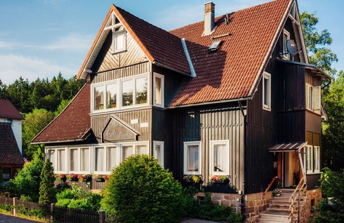 Braunlage Apartment | Holiday Apartment "Theo's Bähnli" - spacious apartment with room for 11 people