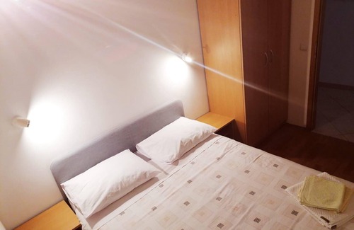 Trogir Apartment | Holiday apartment Trogir for 1 - 5 persons with 3 bedrooms - Holiday apartment in one or multi-famil
