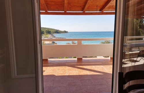 Susica Apartment | Holiday apartment Ugljan (Ort) for 1 - 6 persons with 2 bedrooms - Row house