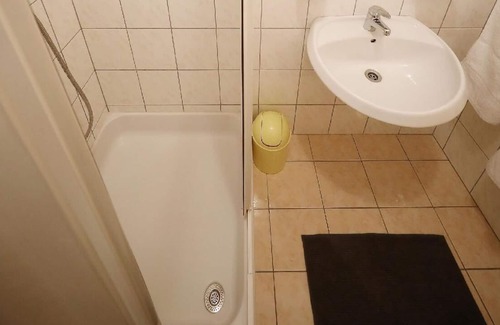 Komoseva Apartment | Holiday apartment Veli Iz for 1 - 3 persons with 1 bedroom - Twin house