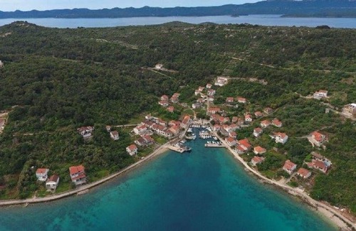 Komoseva Apartment | Holiday apartment Veli Iz for 1 - 3 persons with 1 bedroom - Twin house