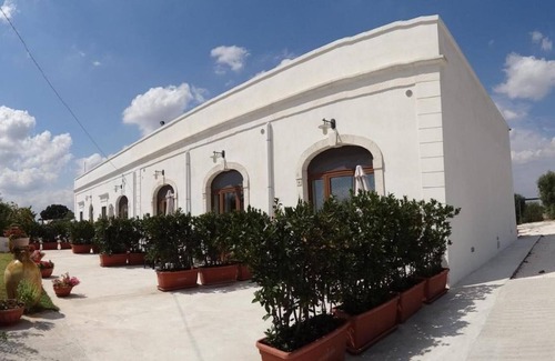 Casalini Apartment | Holiday Apartment "Viola - La Piccola Masseria" with Shared Mini Pool & Wi-Fi