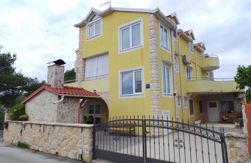 Sibenik Apartment | Holiday apartment with balcony and air conditioning