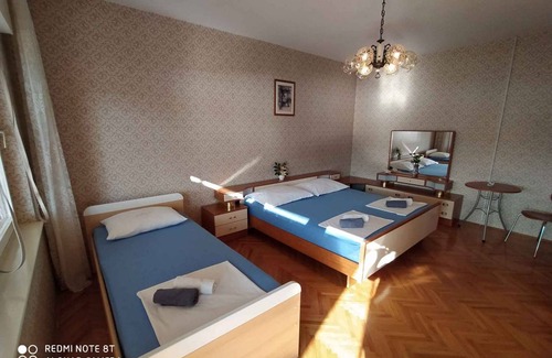 Vinisce Apartment | Holiday apartment with sea view 60 m from the beach