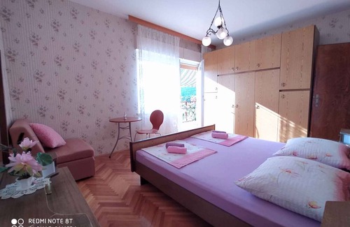 Vinisce Apartment | Holiday apartment with sea view 60 m from the beach