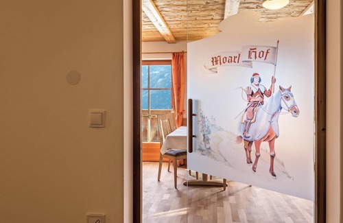 Albions Apartment | Holiday Apartment “Wasserfall” near Seiser Alm with Mountain View & Balcony