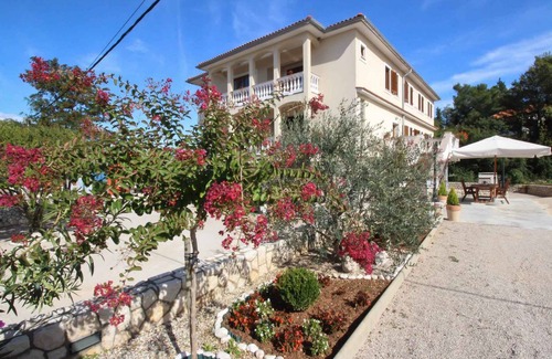 Soline Apartment | Holiday apartment with air conditioning and terrace with sea view