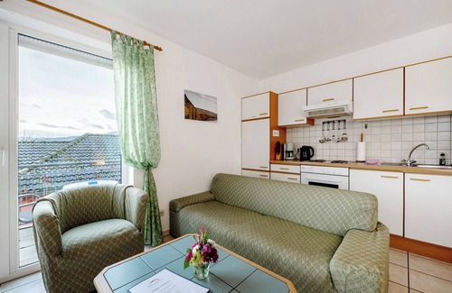 Thornich Apartment | Holiday Apartment 'Winnie Puuh' with Mountain View, Private Garden and Wi-Fi