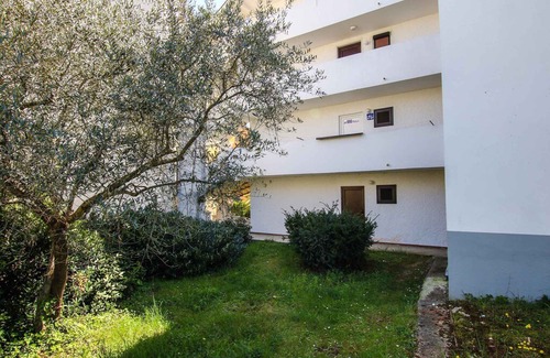 City Center Apartment | Holiday apartment with air conditioning and terrace